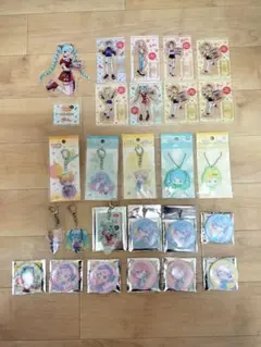 初音ミク 100均コラボ　アクスタとキーホルダーと缶バッジセット