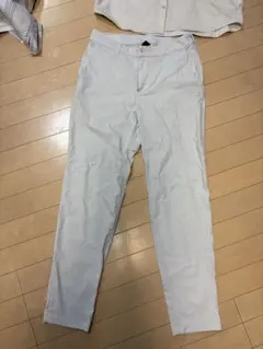 ルルレモン　ホワイトパンツのサムネイル