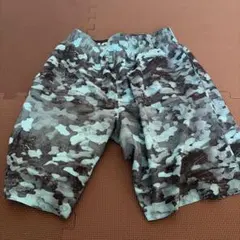 アンダーアーマー　Ｌサイズ　迷彩柄ショートパンツ