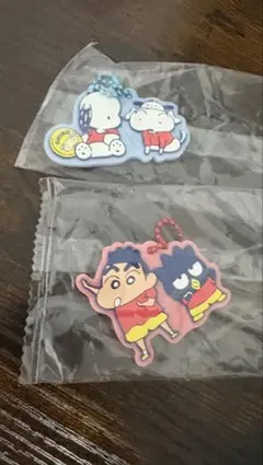 クレヨンしんちゃん サンリオ ラバーキーホルダー 2個セットのサムネイル