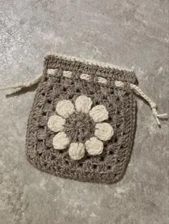 ハンドメイド　かぎ針編み　編み物　巾着袋　フラワーモチーフ　毛糸