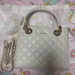 dazzlin キルティング リボンチャーム付きミニバッグ 花柄裏地 アイボリー