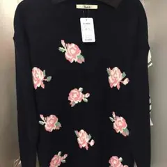 【tralala】【新品】バラ柄長袖ニット ネイビーのサムネイル