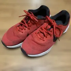 NIKEスニーカーランニングジョギングシューズ　赤　レッドのサムネイル