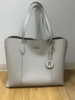 FURLA 牛革 大 ピン ホワイト 新品未使用品 - メルカリ