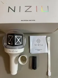 NIZIU ペンライト箱付き Amazon.co.jp: NiziU ペンライト 箱 : 産業・研究開発用品
