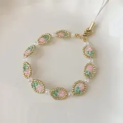 小花モチーフ　ビーズストラップ　ゴールド　アンティーク風　ハンドメイド