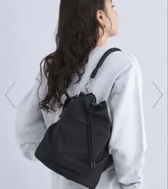 ブラック ナイロン 巾着型ショルダーバッグ