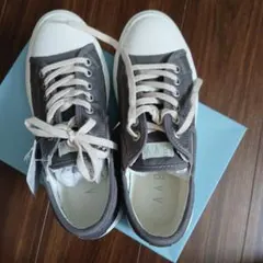 a.v.v グレー スニーカー 23.5cm 箱付きのサムネイル