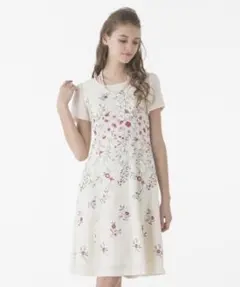 ローズティアラ　吹き上げフラワー刺繍ワンピース