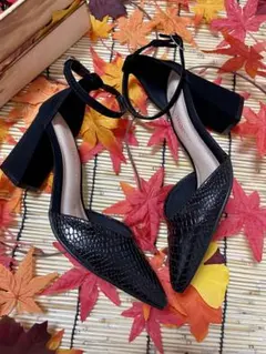 新品未使用 上品デザイン ブラック ヒール 23cm 美脚見え