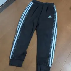 adidas　アディダス　黒　パンツ　長ズボン サイズ140
