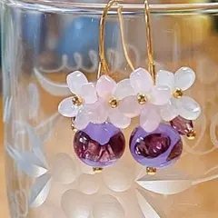 専用です☆お花とホタルガラスとチェコビーズのピアス お花とチェコビーズのピアス - メルカリ