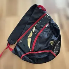 adidas スリングバッグ 黒/赤　ワンショルダー　リュック