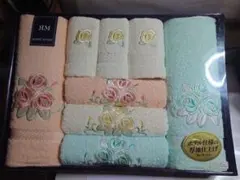 【2】ホテル仕様＊タオルセット◆新品保管品◆バスタオルフェイスタオルなど８枚組のサムネイル