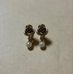 バラデザイン パール付き イヤリング Ｇ