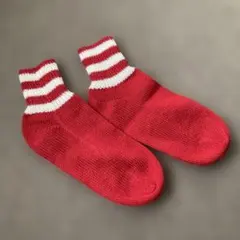 ハンドメイド　赤と白のストライプ　ショートソックス　機械編み　毛　ルームソックス
