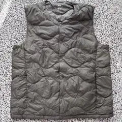 UNIQLO ULTRA LIGHT DOWN ダウンベスト L（995）