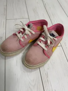 Nike ピンクイエロー スニーカー
