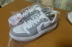 エレベート スニーカー