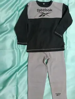 Reebok新品裏起毛パジャマ上下セット 130cm 冬物黒/グレー長袖長ズボン
