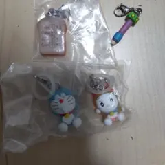ガチャ　ドラえもん　めじるしアクセサリー