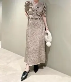 【美品・未使用】SNIDEL 花柄フリルワンピース モカ