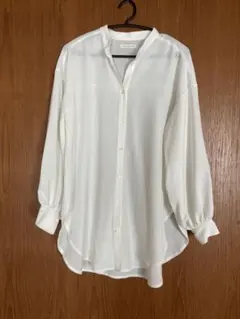 continuier de NICE CLAUP ホワイトシャツ