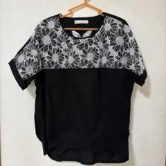 イズスカラー　花柄刺繍 半袖トップス 黒