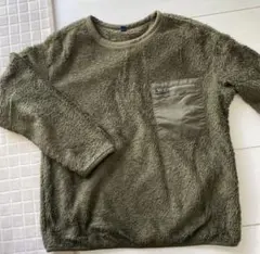 ユニクロ　長袖フリース　胸ポケット付き　カーキ　130