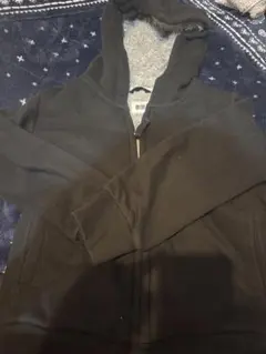 ブラックパーカーとオリーブグリーンジャケットセット