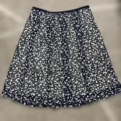 アーヴェヴェの膝丈フレアスカート