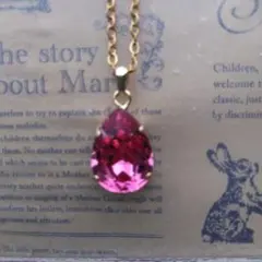 スワロフスキークリスタル　ローズ14mm×10mmネックレス