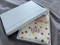 ELLE ドット柄タオルハンカチ ギフトボックス付き