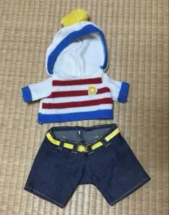 ユニベア　フード付きセーターとデニム