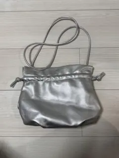 シルバー 合成皮革 ショルダーバッグ