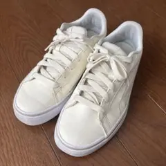PUMA スニーカー ホワイト 23.5cmのサムネイル