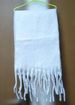 ふわモコ♡ホワイト厚手マフラー フリンジ付き