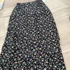 GU フレアロングスカート　花柄