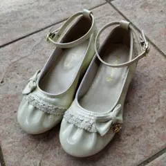 子供フォーマルシューズ　アイボリー18cm