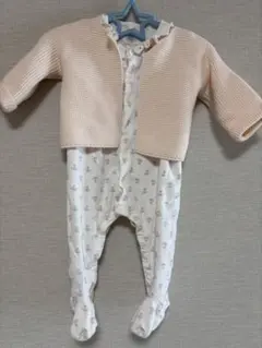 ピンク 花柄ロンパース　ニットカーデガン