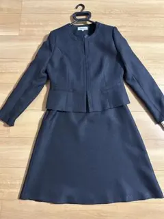 タグ付More Miraノーカラージャケットセットアップ　ネイビー&黒スカート