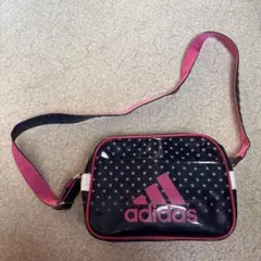 adidas エナメルポシェットバッグ　紺/ピンク