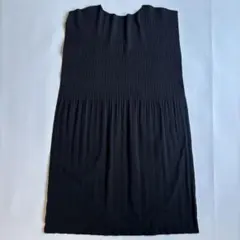 ISSEY MIYAKE me プリーツ ノースリーブワンピース ブラックのサムネイル