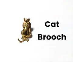 小さな後ろ姿の猫デザインのピンバッジ 金色