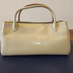 クリーム色 シンプル ボックス型ハンドバッグ