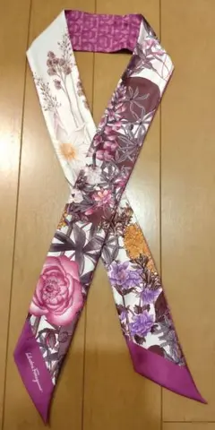 Salvatore　Ferragamo　　サルヴァトーレフェラガモ　スカーフ