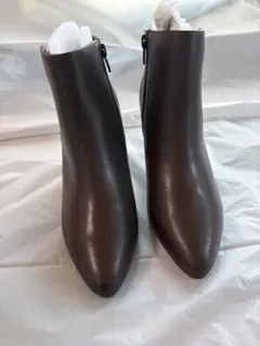 ダークブラウン ジッパー付きショートブーツ