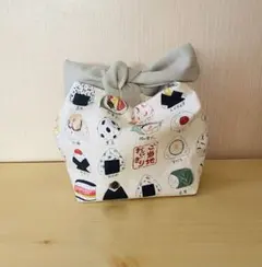 持ち手ライトグリーン　ハンドメイド　お弁当箱入れ　おにぎりポーチ　お弁当袋