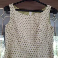 シビラ　ノースリーブ花柄刺繍ワンピース